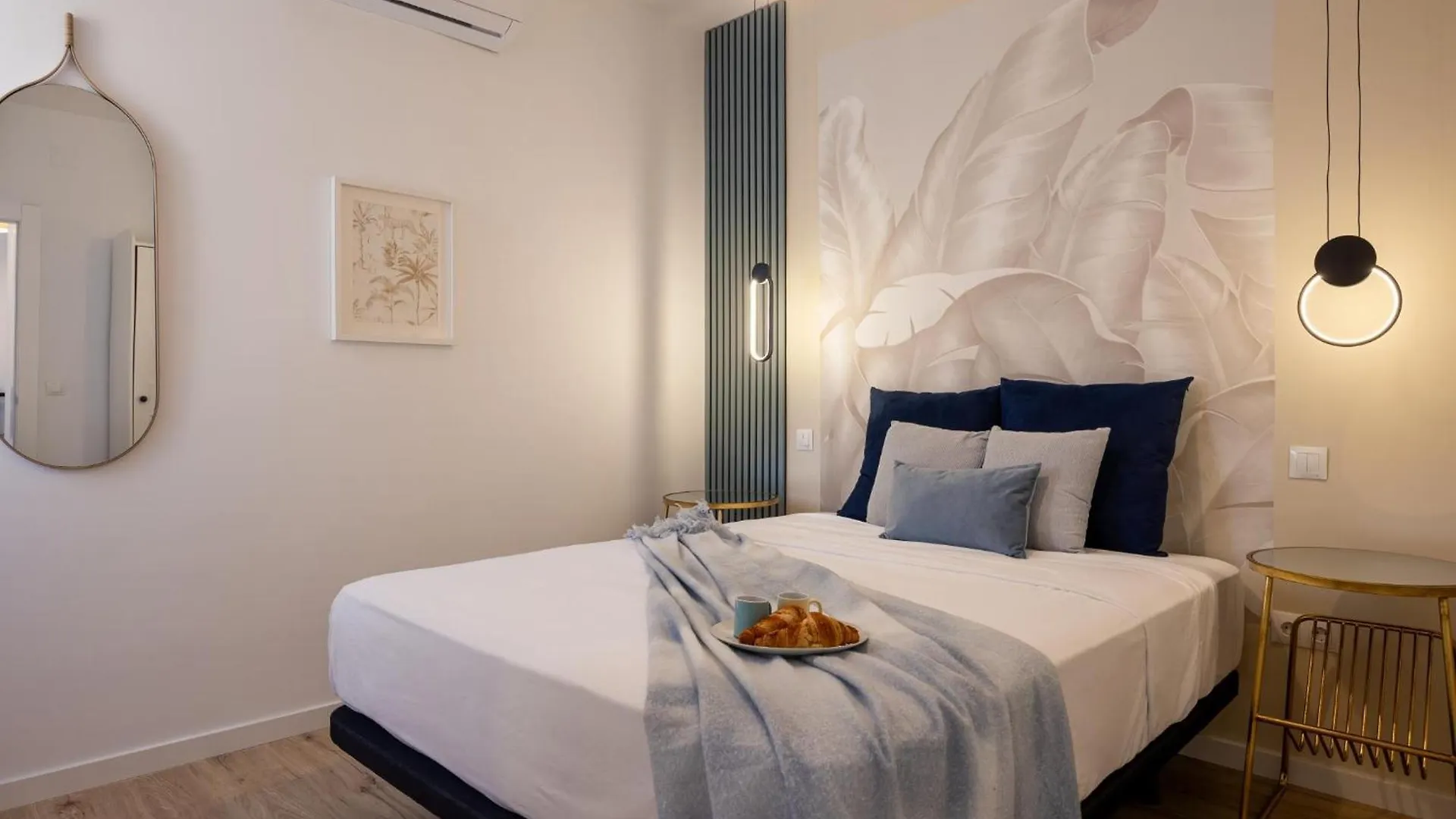 3 Pax Renovado Centro Wifi Ascensor Playa A 5 Min Parking contacts